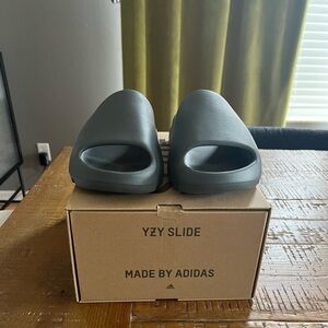 Yeezy Adidas slides men’s size 9